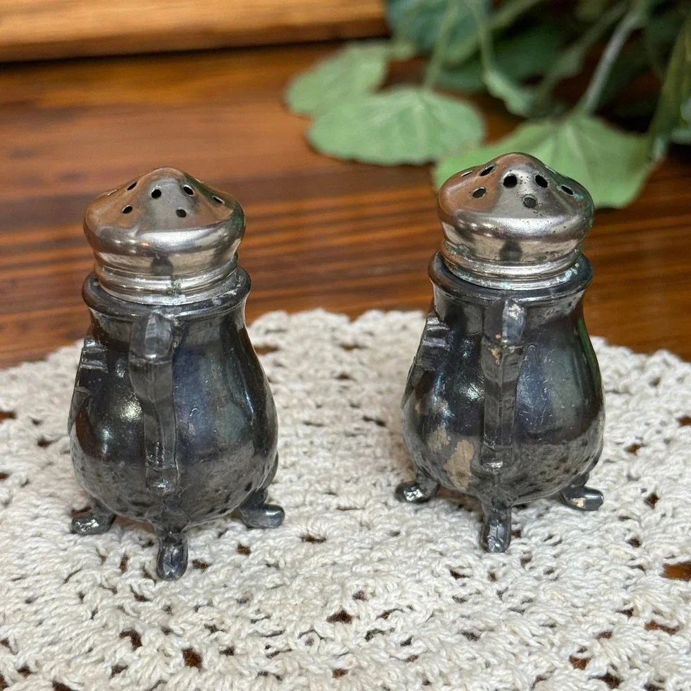 Unbranded Salt & Pepper Shakers Silver Good Vintage Footed Crest